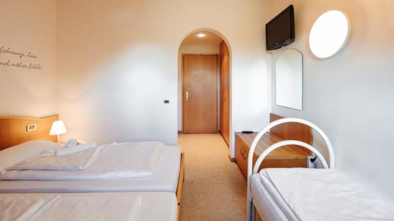 Hotel Corno Bianco Nova Ponente Ngoại thất bức ảnh
