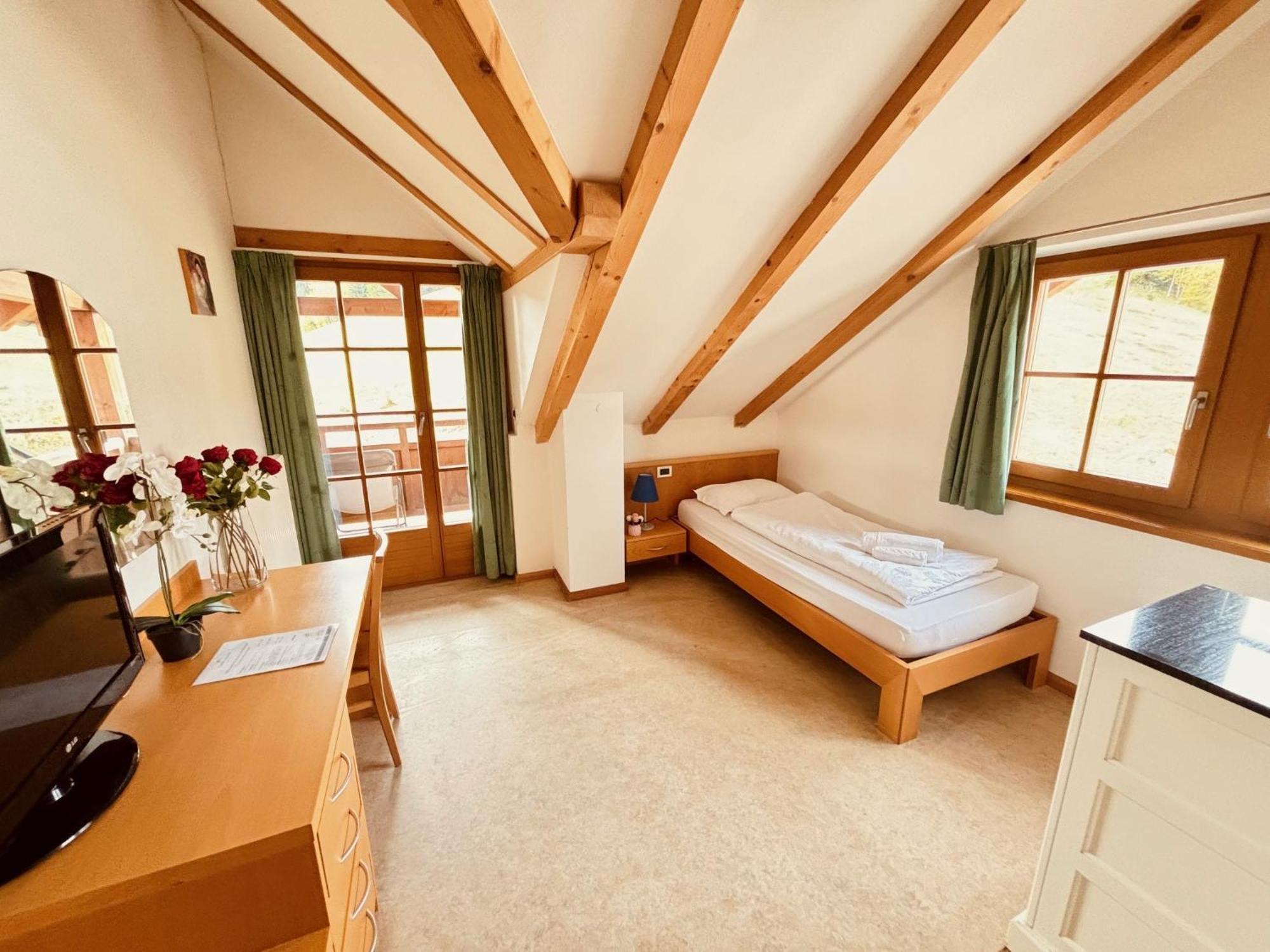 Hotel Corno Bianco Nova Ponente Ngoại thất bức ảnh