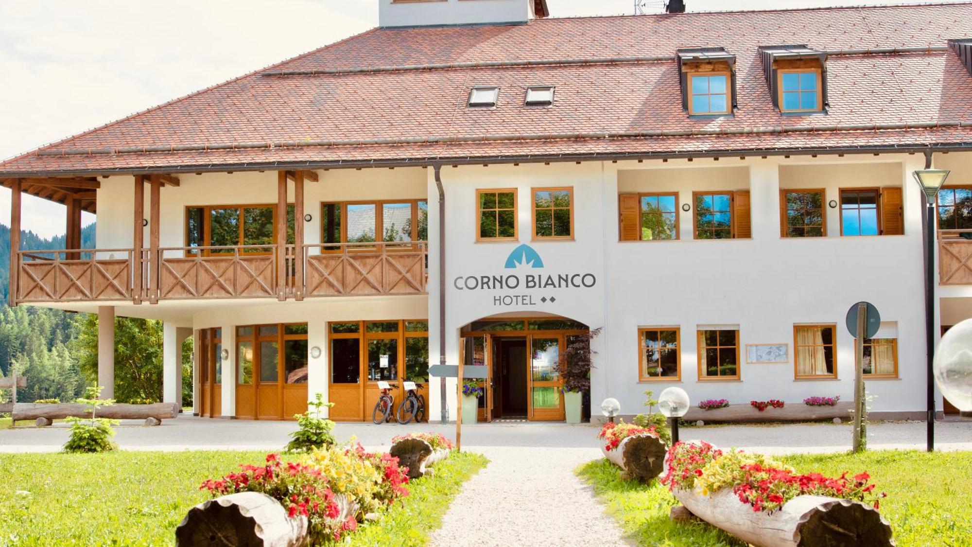 Hotel Corno Bianco Nova Ponente Ngoại thất bức ảnh