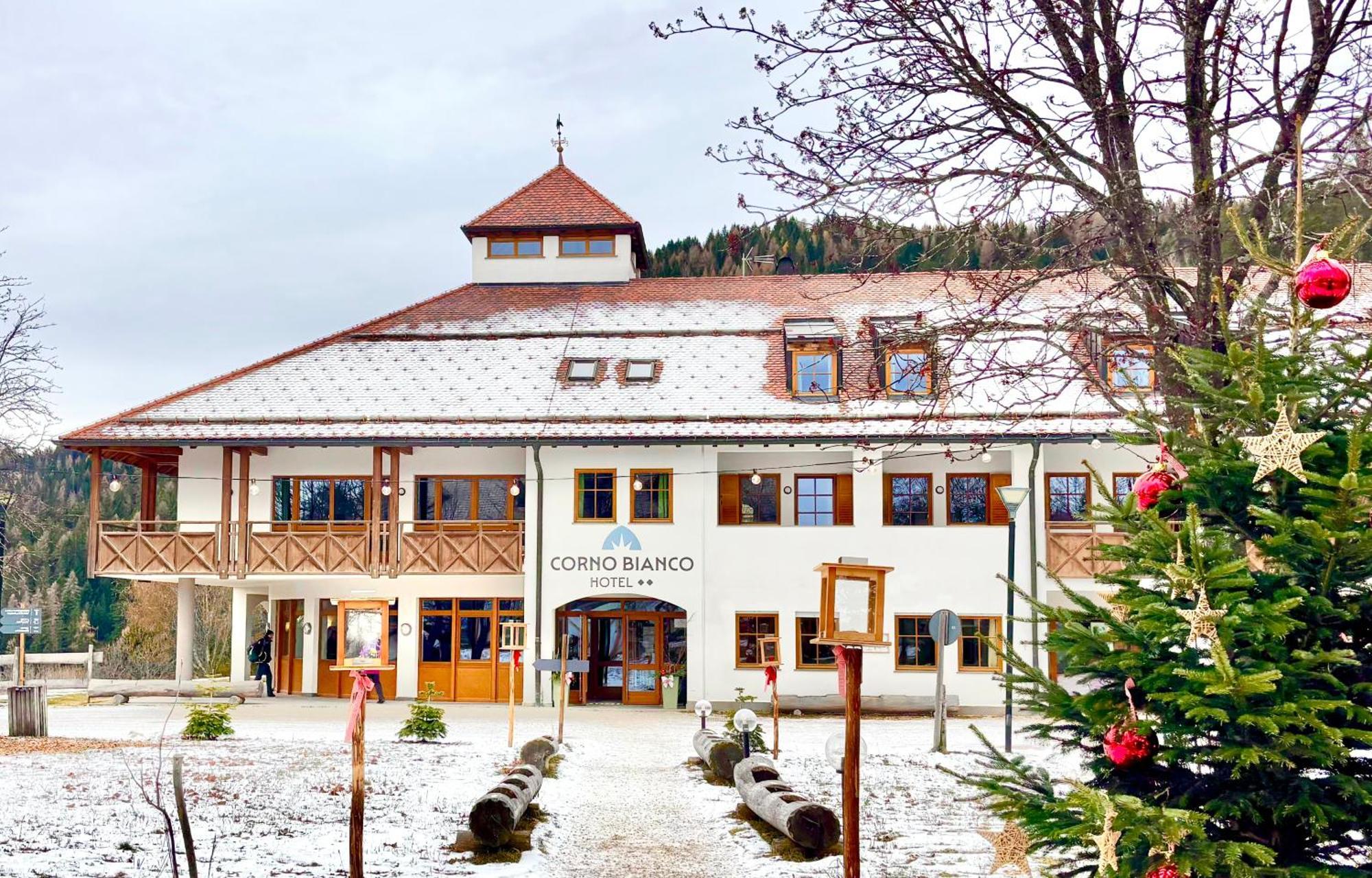 Hotel Corno Bianco Nova Ponente Ngoại thất bức ảnh